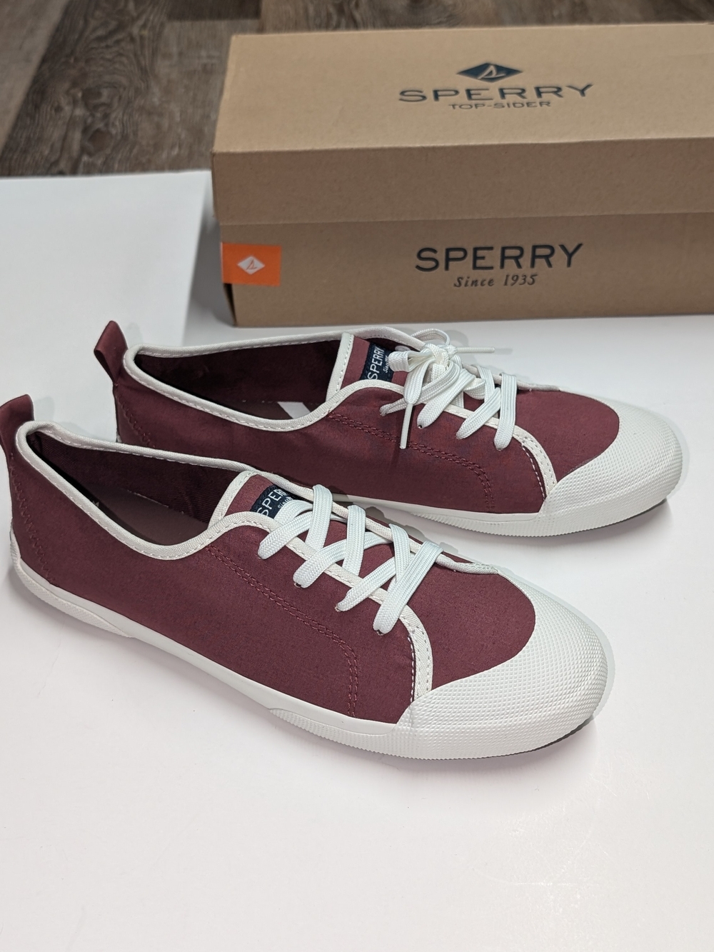 NIB Sperry Breeze Canvas Lace Up Sneakers Oxblood Maroon Red Womens Size 9 NEW